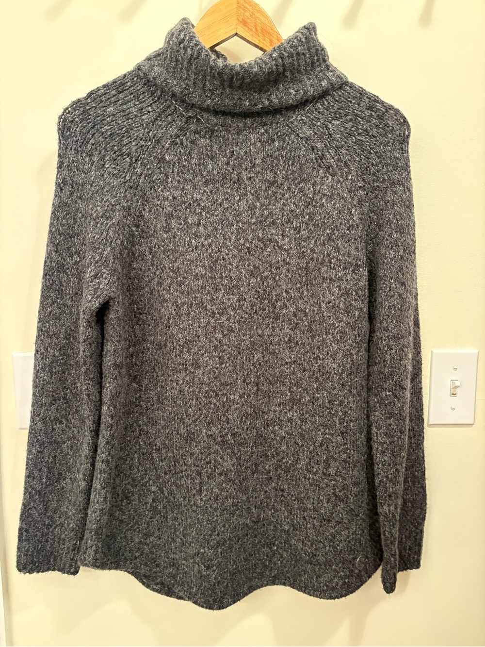 Michael Kors Women’s Charcoal Wool Blend Turtleneck Sweater Size Medium